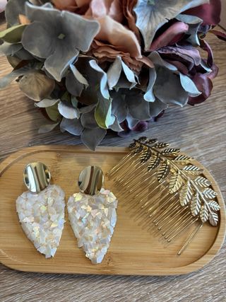 Pendientes flamenca o invitada de nacar blanco