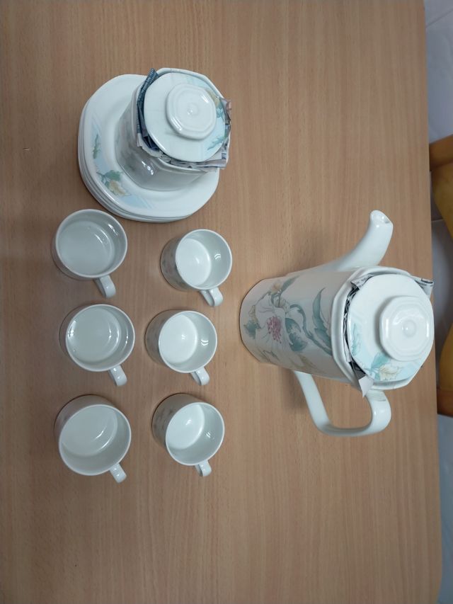 Juego de café Pontesa para completar.