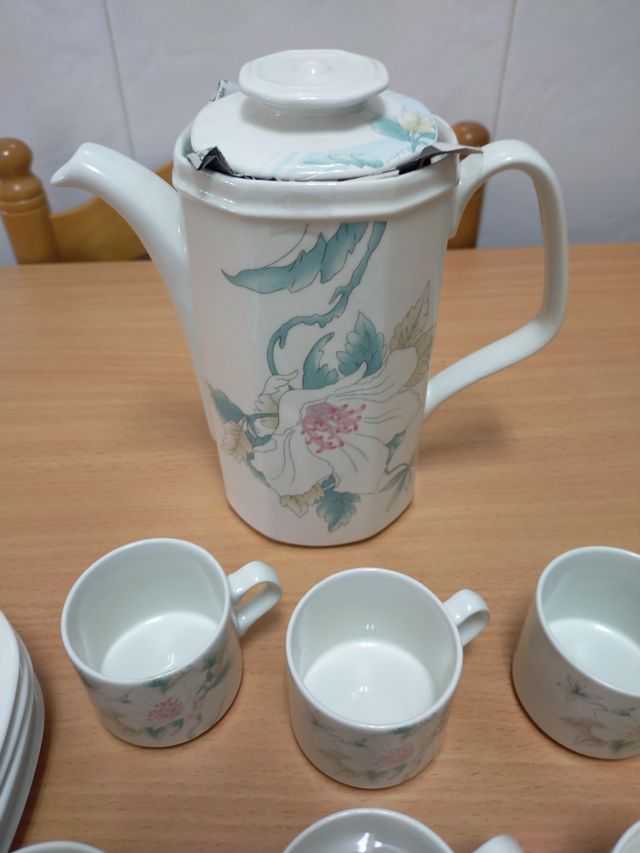 Juego de café Pontesa para completar.