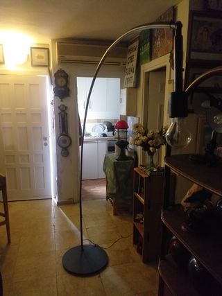 GRAN LÁMPARA DE PIE DE HIERRO FORJADO