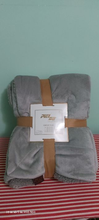 MANTA LIGERA PARA SOFÁ