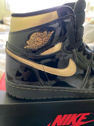 jordan 1 negro dorado