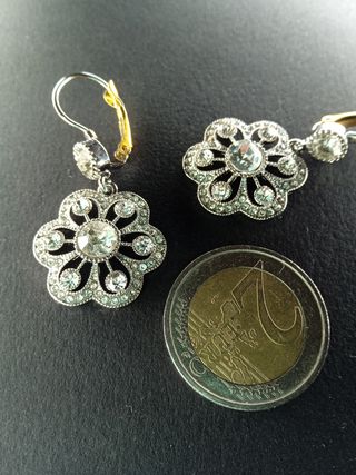 Pendientes plateados con circonitas