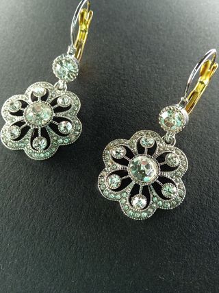 Pendientes plateados con circonitas