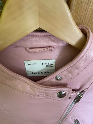 Chaqueta de cuero rosa 