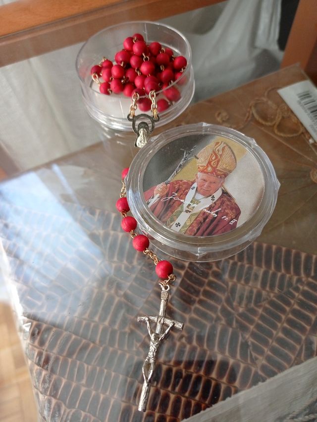 Rosario de petalos de rosa