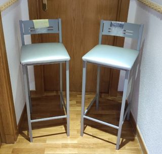 Dos taburetes altos de cocina 70 Cm 