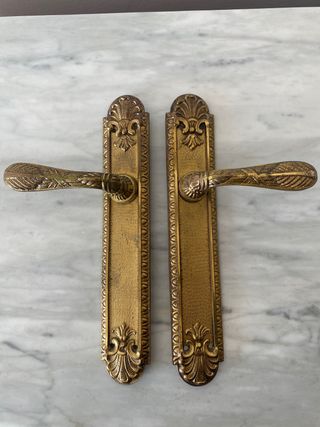 Picaporte dorado antiguo