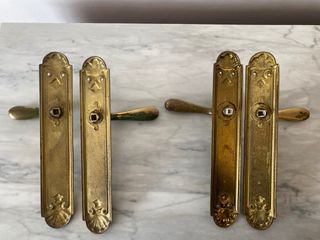 Picaporte dorado antiguo