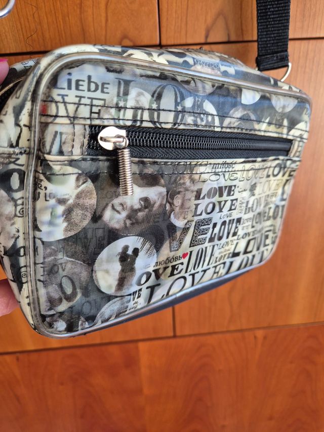 BOLSO BANDOLERA CON HOLOGRAMAS