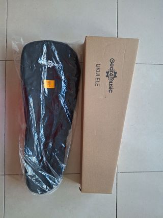 Ukelele Gear4music con funda y afinador