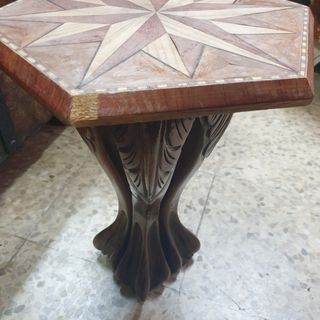 Antigua mesita auxiliar