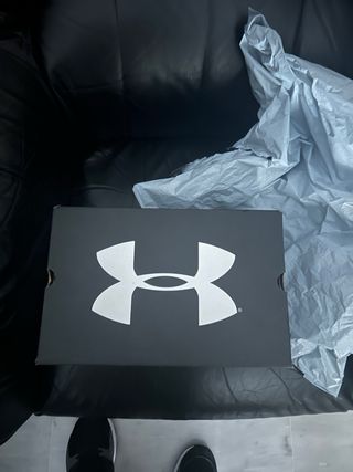 A estrenar. Originales talla 40