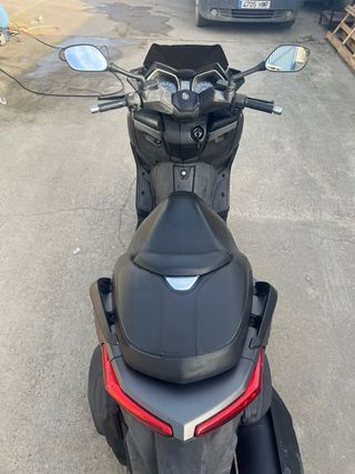 YAMAHA XMAX ABS
