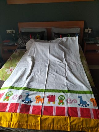 Cortinas infantil Ikea y cuadros
