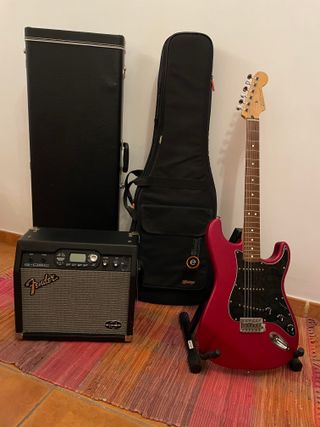 ICÓNICA FENDER STRATOCASTER BUSCA NUEVO ESCENARIO!