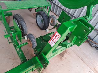 Maquina poner plastico y cinta