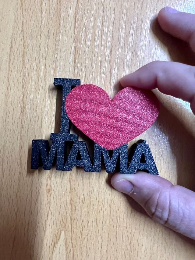 Figura I LOVE MAMÁ impresa en 3D Rojo y Negro
