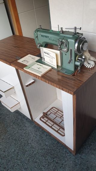 Maquina de coser REFREY