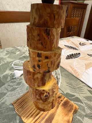Lampada da tavolo artigianale in legno
