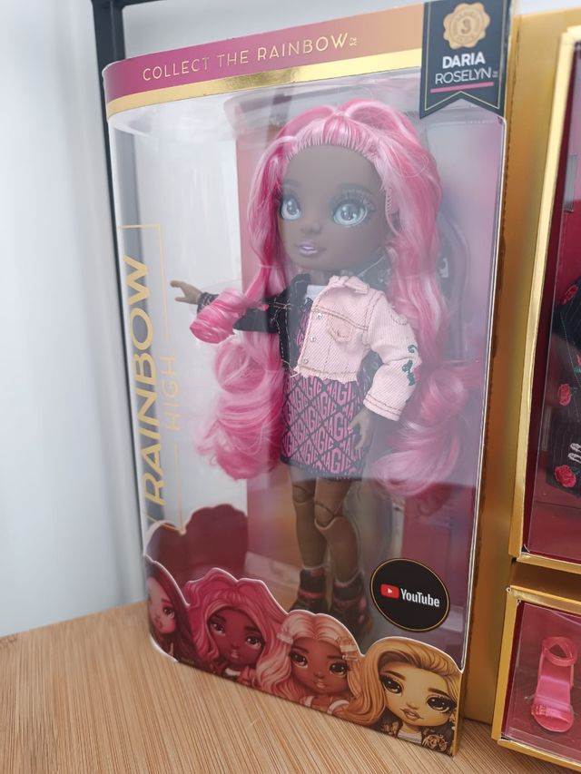 Rainbow High serie 3 Daria roselyn 