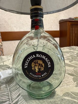 Lampada da tavolo base bottiglia Vecchia Romagna