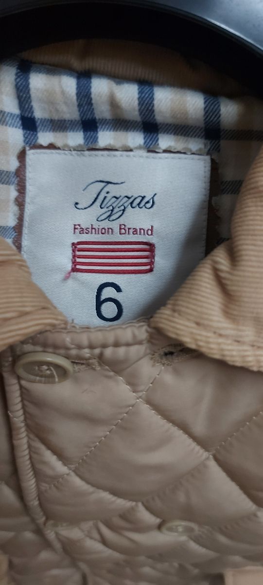 Abrigo guateado marca Tizzas talla 6
