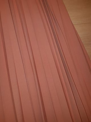 Conjunto chica falda rosa plisada y camiseta