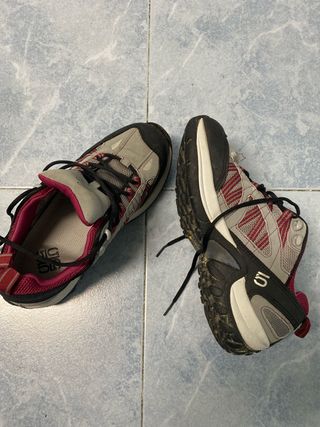 Se vende zapatilla treking mujer talla 39