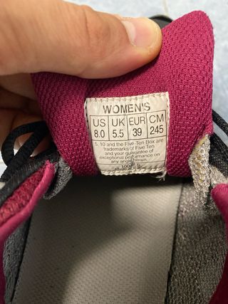 Se vende zapatilla treking mujer talla 39