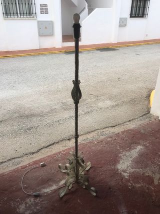 LAMPARA DE PIE