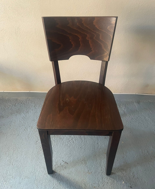 Sillas de madera marron