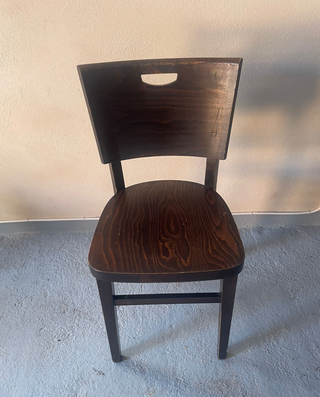 Sillas de madera marron