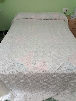 Colcha tejida a mano