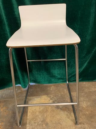 TABURETE ALTO METAL CON ASIENTO EN MADERA.