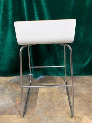 TABURETE ALTO METAL CON ASIENTO EN MADERA.