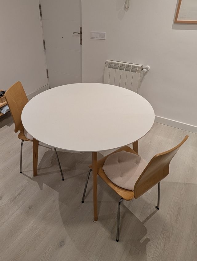 Mesa Redonda diseño escandinavo. 105cm