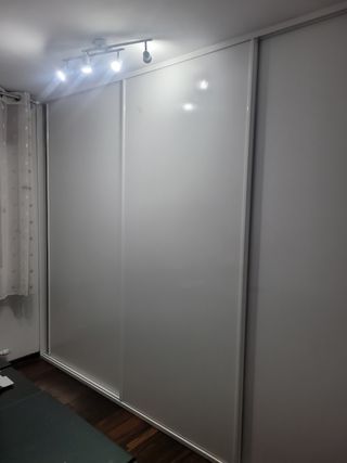 Puertas blancas correderas grandes armario