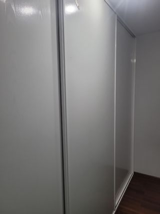 Puertas blancas correderas grandes armario