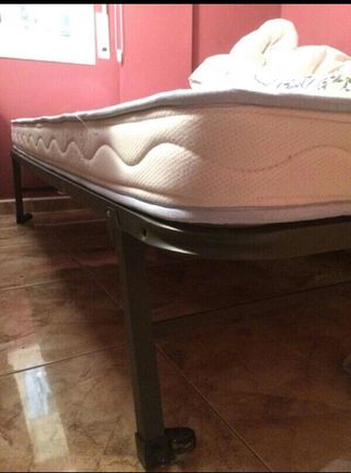 Somier con patas plegables y colchón