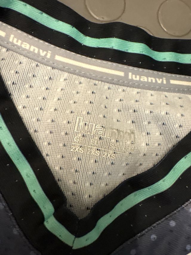 Camiseta oficial Valencia Basket femenino firmada