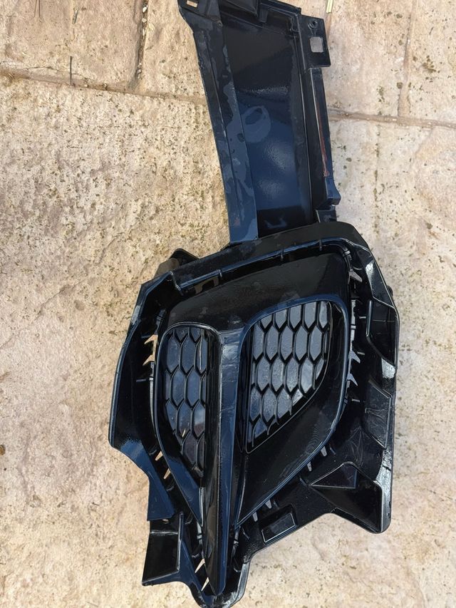 REJILLA DERECHA CON SOPORTE MG ZS SUV 2024