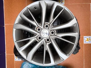 Llantas de aleación Toyota 17"
