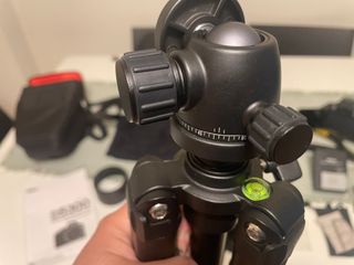 Camara de fotos Nikon con objetivo y teleobjetivo