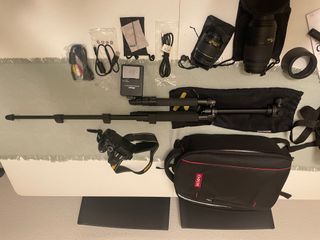 Camara de fotos Nikon con objetivo y teleobjetivo