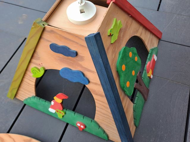 Lámpara y perchero infantil 