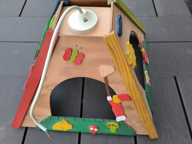 Lámpara y perchero infantil 