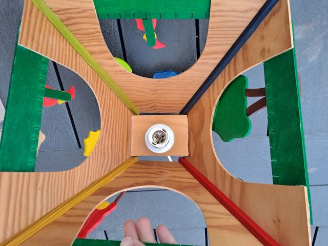 Lámpara y perchero infantil 