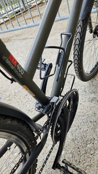 Bicicleta cicloturismo con alforjas.