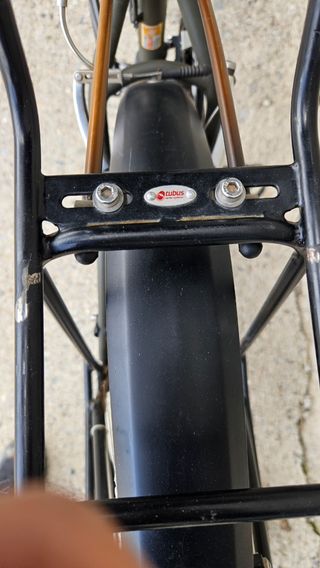 Bicicleta cicloturismo con alforjas.